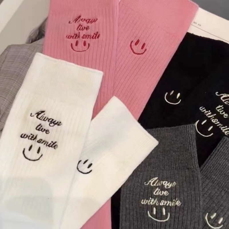 Women's Cute Smiley Face Cotton Crew Socks A Pair display picture 6