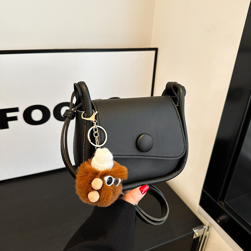 펜던트가 달린 블랙