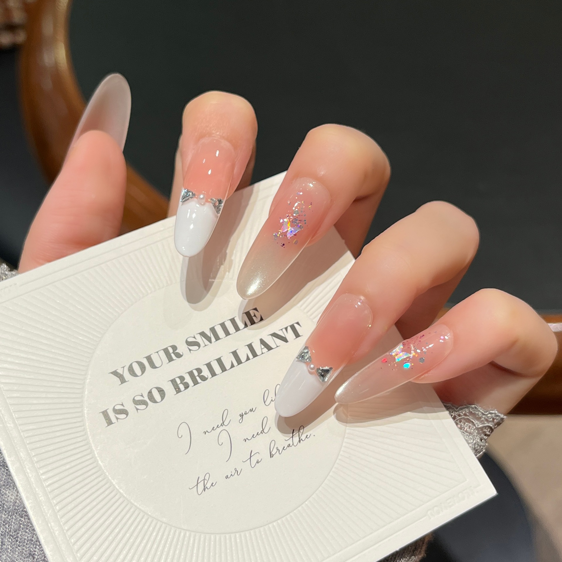 Usar uñas puras hechas a mano blanca francesa óvalada manicure parche de uñas fabricantes al por mayor uñas falsas