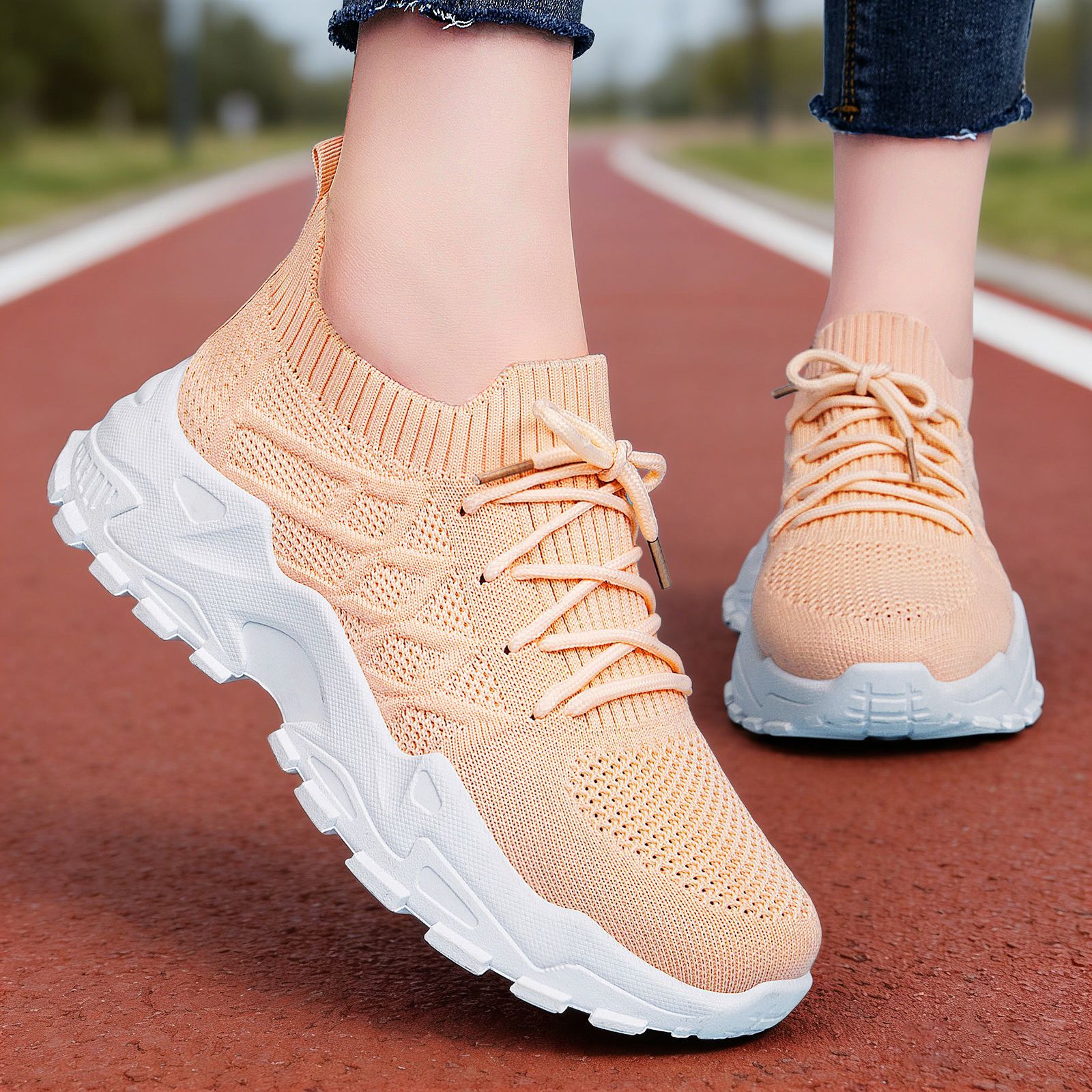 Zapatos de mujer zapatos de primavera de tamaño grande zapatos casuales de tela de vuelo con suela suave aumentando la altura de los zapatos de papá zapatos de deporte transpirables no olor zapatos individuales