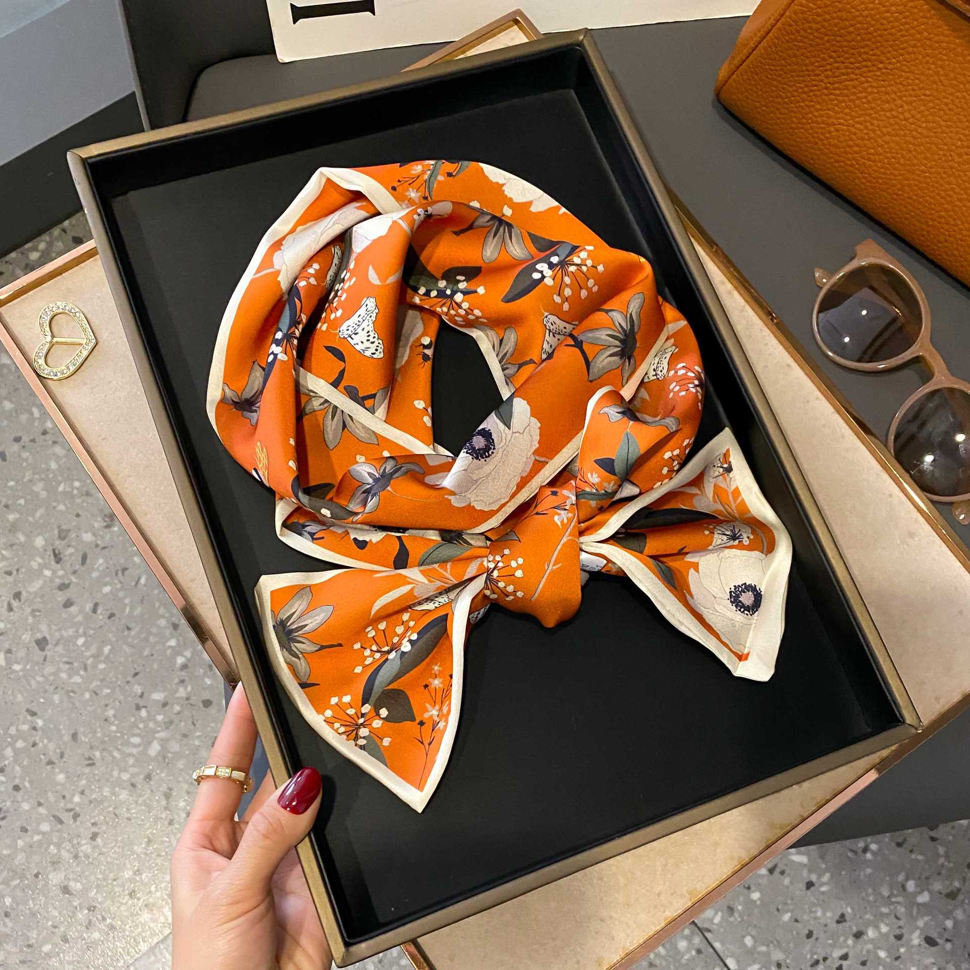 Nuevo bufandas de seda de impresión delgada y larga para mujeres nuevas bandas de moda de decoración profesional bufandas