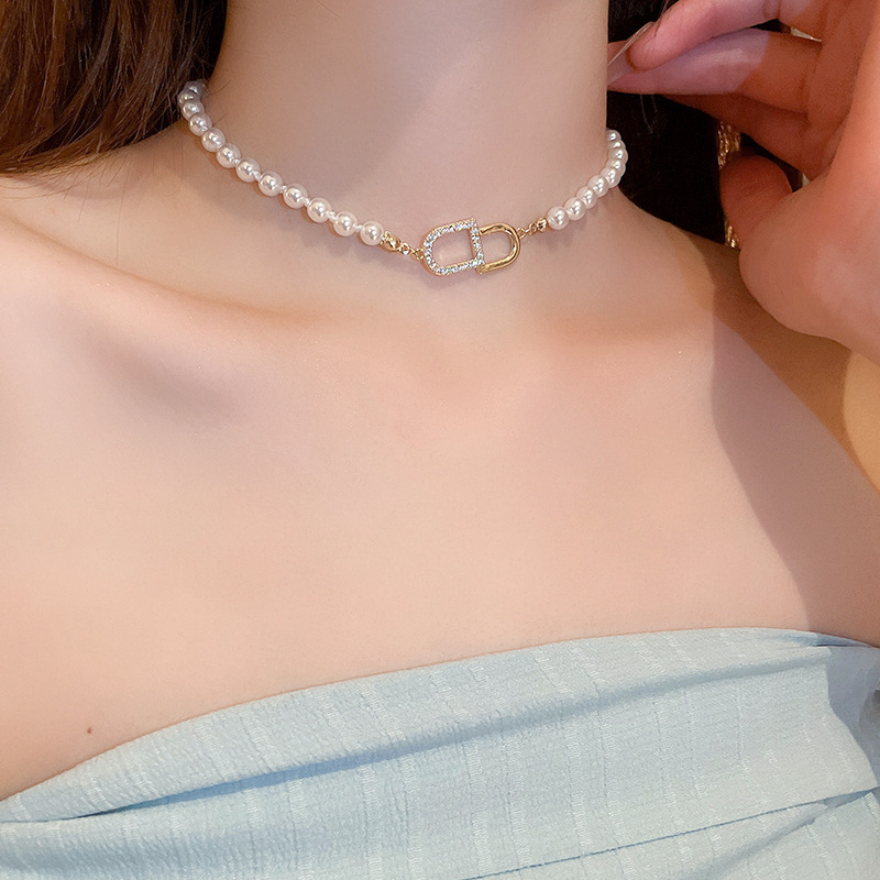 Collar de perlas con lazo de flor con cuentas francesas Elegante cadena de clavícula con sentido de alta gama retro ligero decoración de lujo femenino