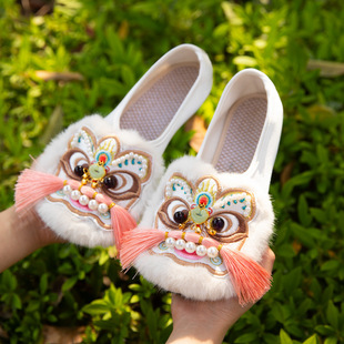Le Han single 2025 spring and summer new ethnic style non-heritage handmade tiger shoes flat comfortable new Chinese embroidered shoes