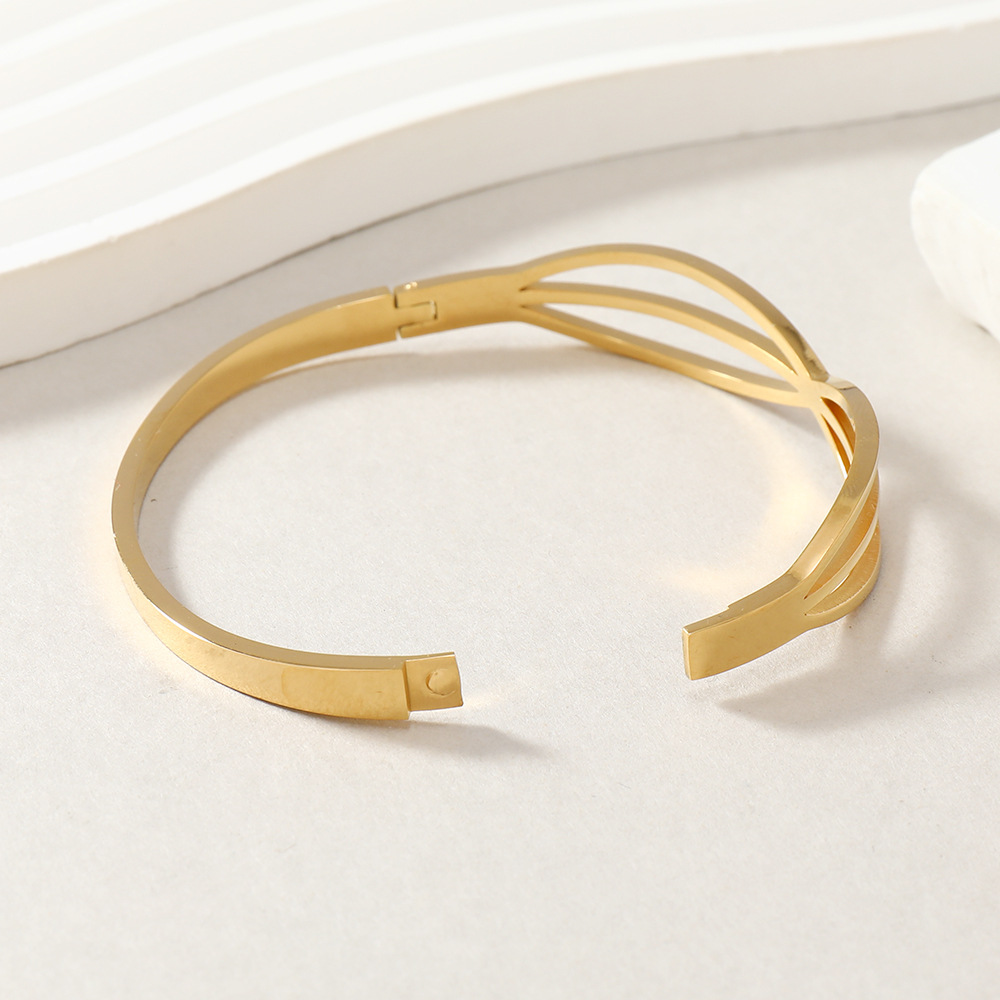 Titanium Steel Hollowed Out Geometric Bracelet Elegant Accessory_voghion.com