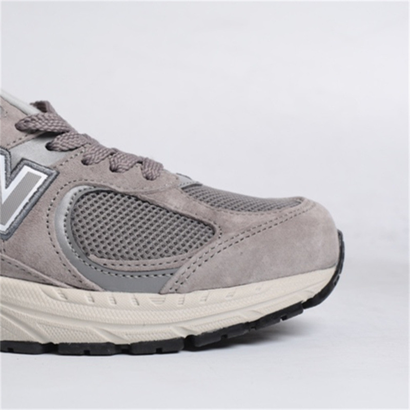 Nb2002 Putian New Balance Daddy Shoes Easiest for Match Sports Retro Thin Breathable Running Shoes Yuanzu Gray Classic Gray