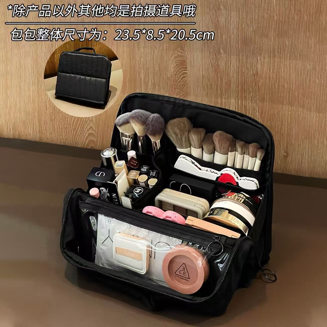 Bolsa de maquillaje a rayas negras