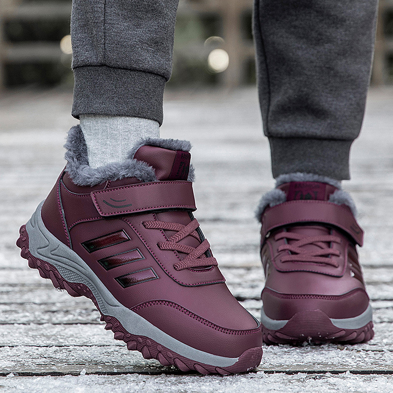 Cabello transfronterizo en invierno con zapatos de algodón de terciopelo, zapatos para ancianos, zapatos para mujeres al aire libre, zapatos para madres, zapatos de cuero, zapatos para padres y zapatos para caminar.