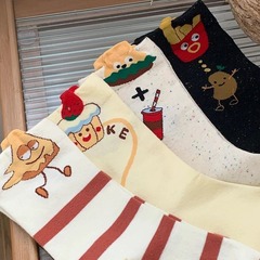 フライドポテトのハンバーガーの靴下の女性のストッキングの夏の薄いタイプのかわいい漫画のinsの潮の赤いストライプのストッキング