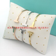 �����T��ĸ�pT���C Ůʿ���s�����pT΢Ц�ɏ������Cõ����ɫ
