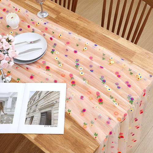 Cross-border new embroidered table runner featuring daisy motifs, crafted from mesh and sheer fabric—perfect for adding a touch of delicate floral elegance to your tabletop decor.