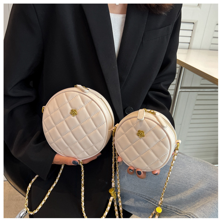 Fashion Solid Color Round Zipper Chain Bag display picture 3