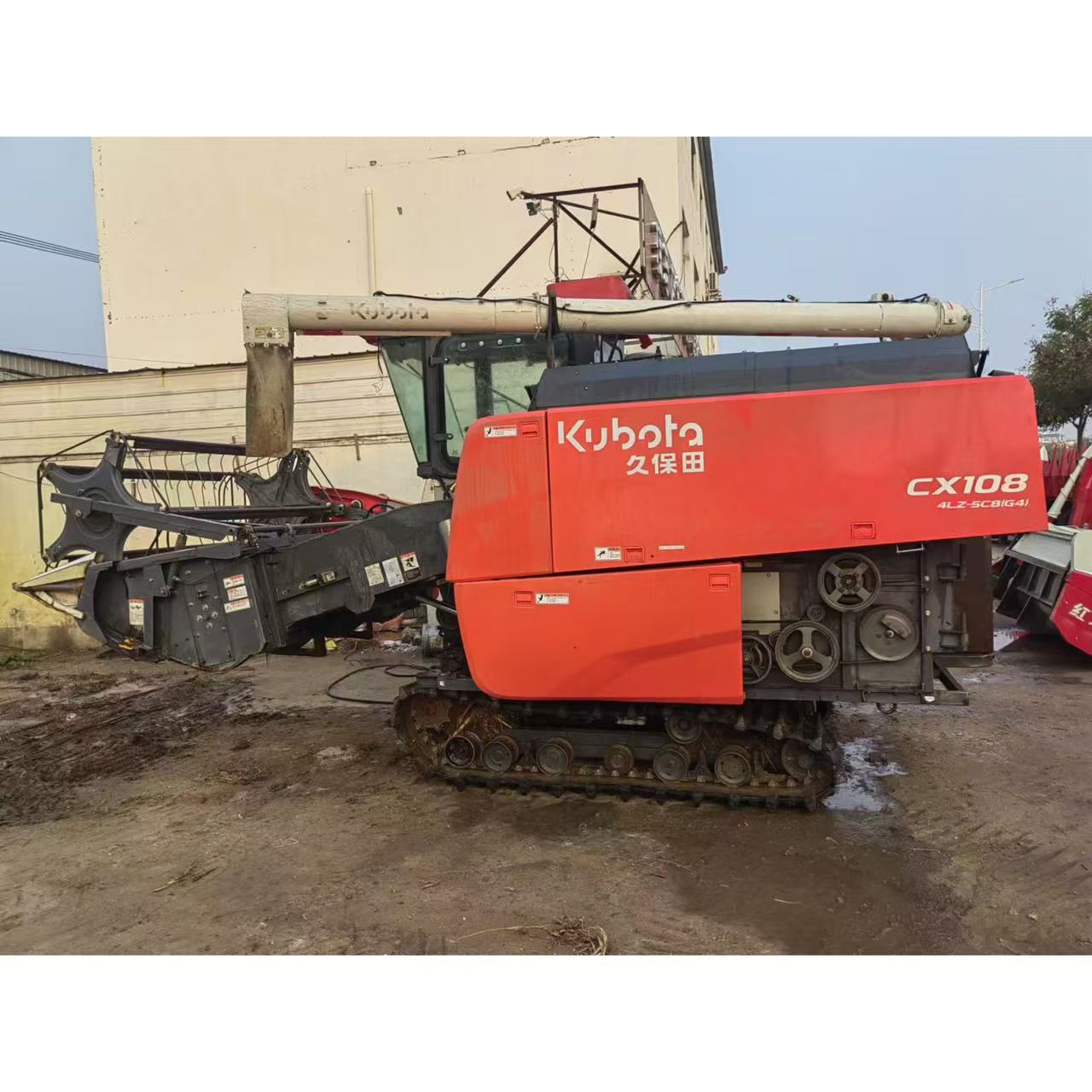 Cosechadora de maíz de grano sobre orugas Kubota CX108