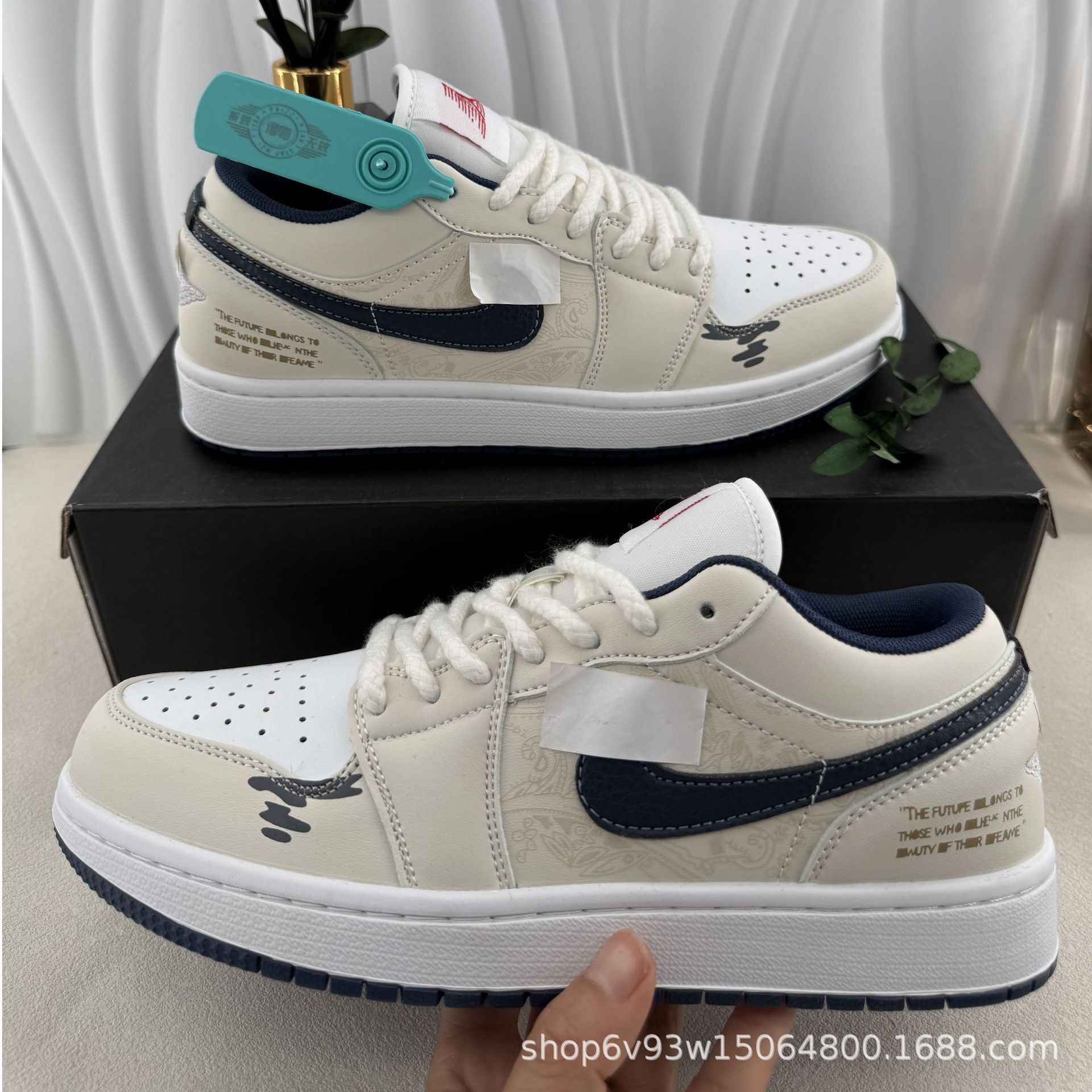Popular AJ1 low-top retro sneakers for men and women, couple's sports shoes, light luxury fashion, new versatile trendy sneakers