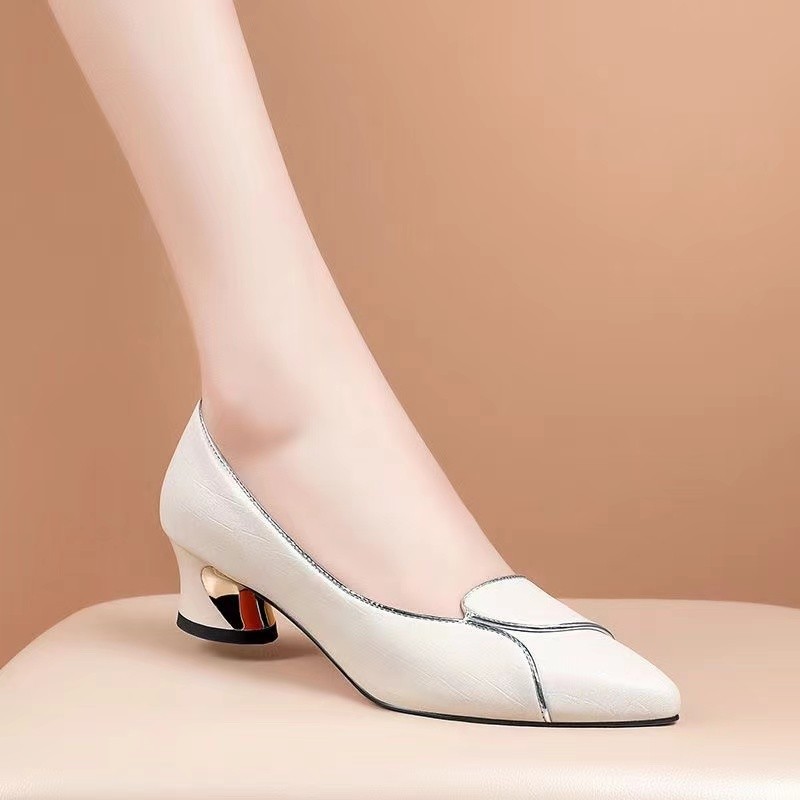 2026 primavera y verano nuevos zapatos de cuero suave de talón grueso y poco profundo, zapatos de cuero de moda de tacones puntiagudos, zapatos de mujer.