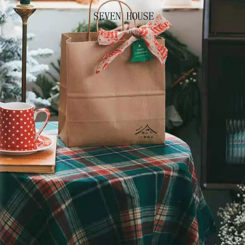 Christmas green red retro cloth, style