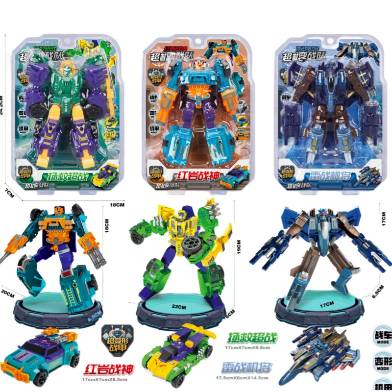 Мальчик подходит для игрушек, сталкивающихся с деформацией