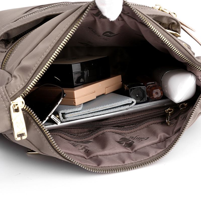 2025 nueva mochila transfronteriza de varias capas de nylon de gran capacidad contra salpicaduras de agua mochila casual para mujeres