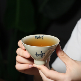 Handwritten blue and white tea cup kung fu tea set vintage household tea cup ceramic master tea cup