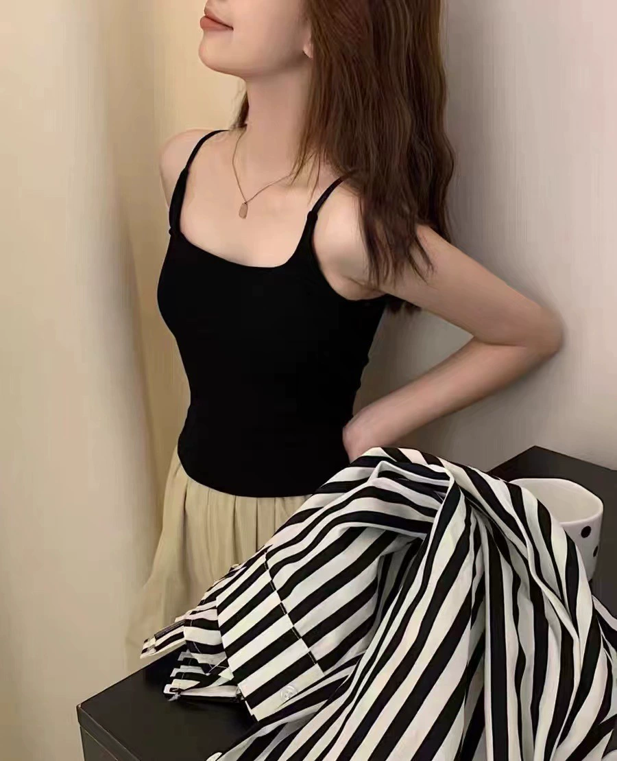 Colored top with cups, underwear as outerwear, body-friendly tube top, beautiful back, simple and elegant design