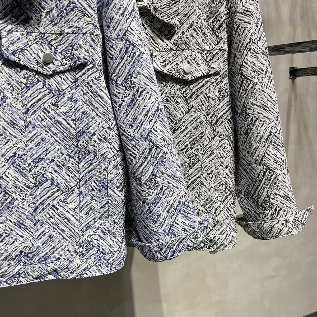 Männerkleeder Nei Fréijoer an Hierscht Groussgréisst Design Perséinlechkeetsjackett Männer locker schéin Casual Revers Denimjackett_voghion.com