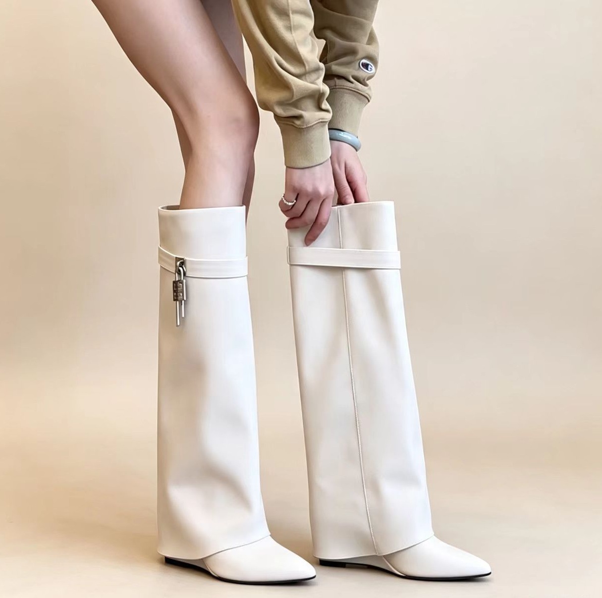 Black pointed-toe long boots for women, genuine leather, metal buckle, high boots, autumn and winter fashion riding boots