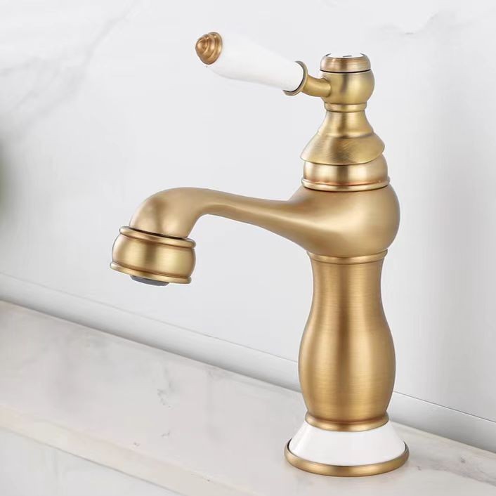 Retro europeo de cobre un solo mango lavabo lavabo grifo lavabo oro francés lavabo grifo frío y caliente