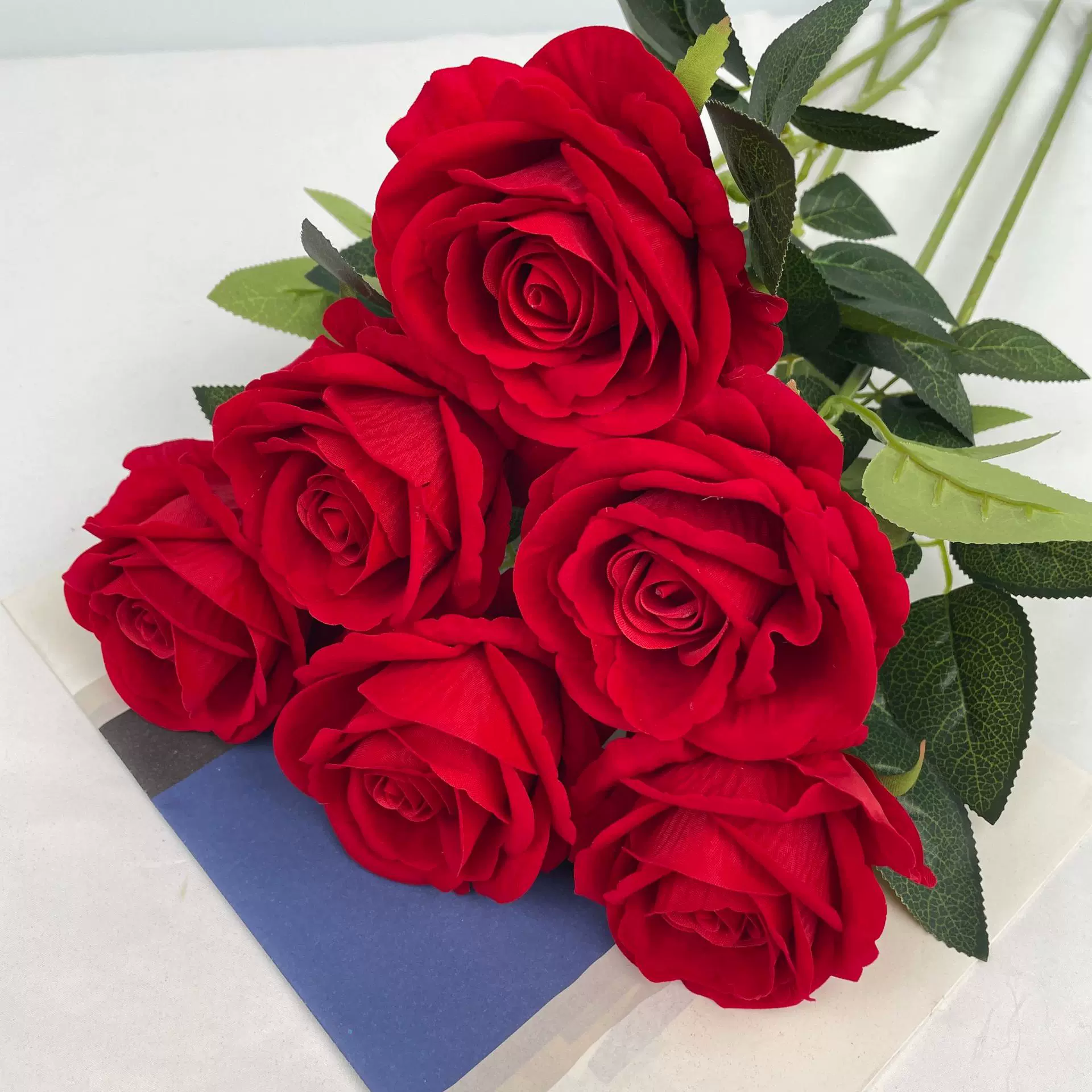 仿真玫瑰花单支绒布玫瑰假花人造花情人节仿真花场景布置装饰花束