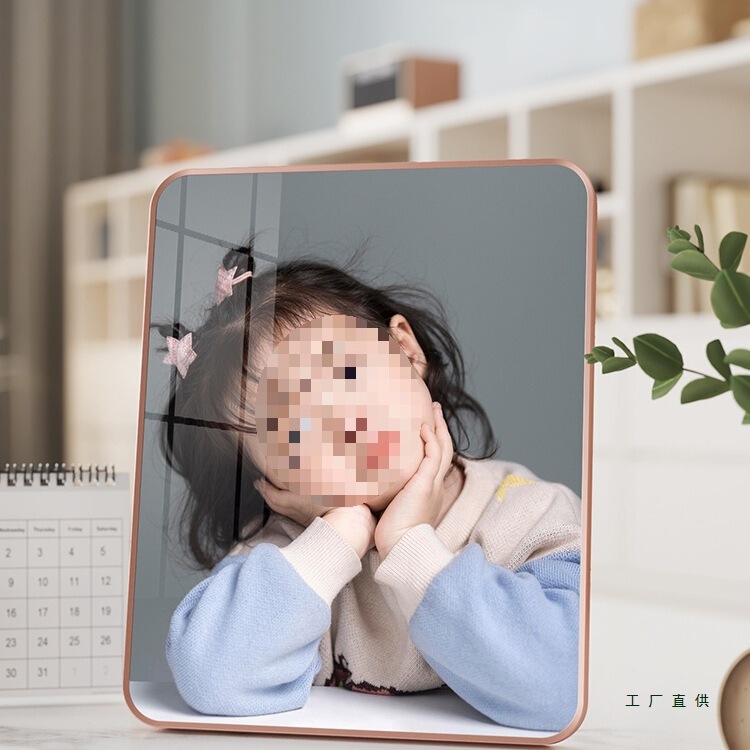 Develop Photos into Photo Frames, Customize Printing of Baby Photos, Crystal Table Settings and Make Wedding Photo Album Decorations