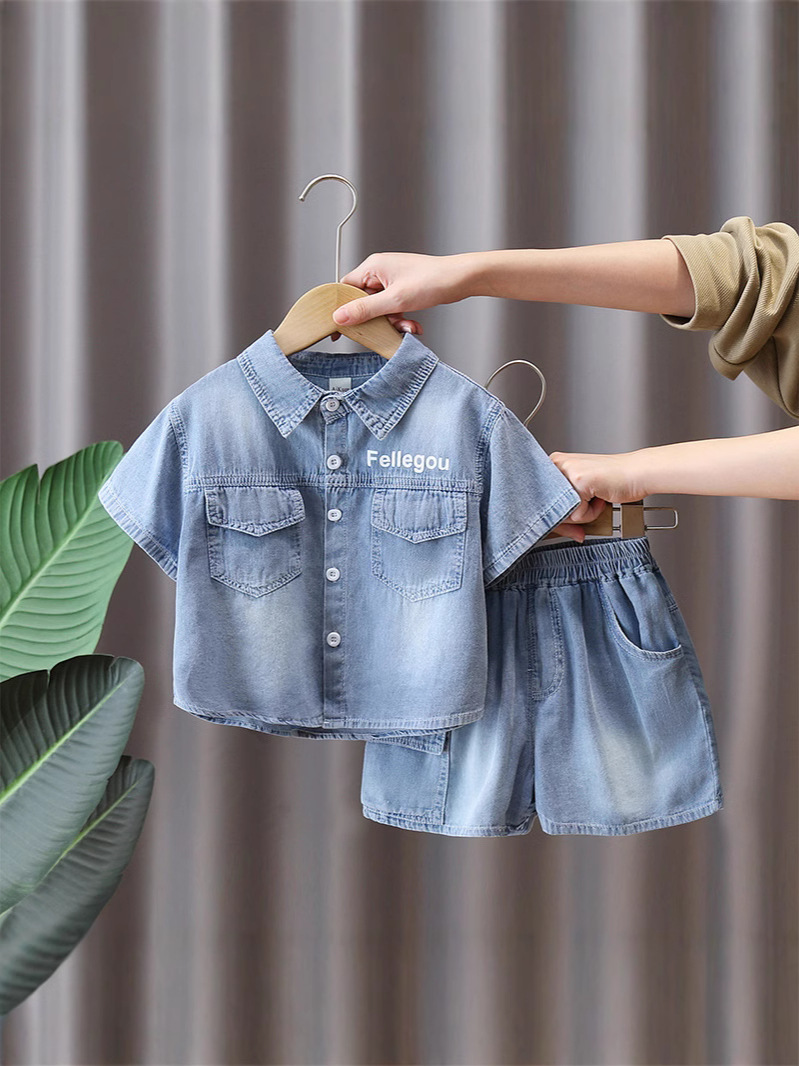 7215 Traje de verano para niños Camisa de mezclilla de color claro de manga corta Traje de dos piezas Hermoso traje para niños Ropa delgada de verano
