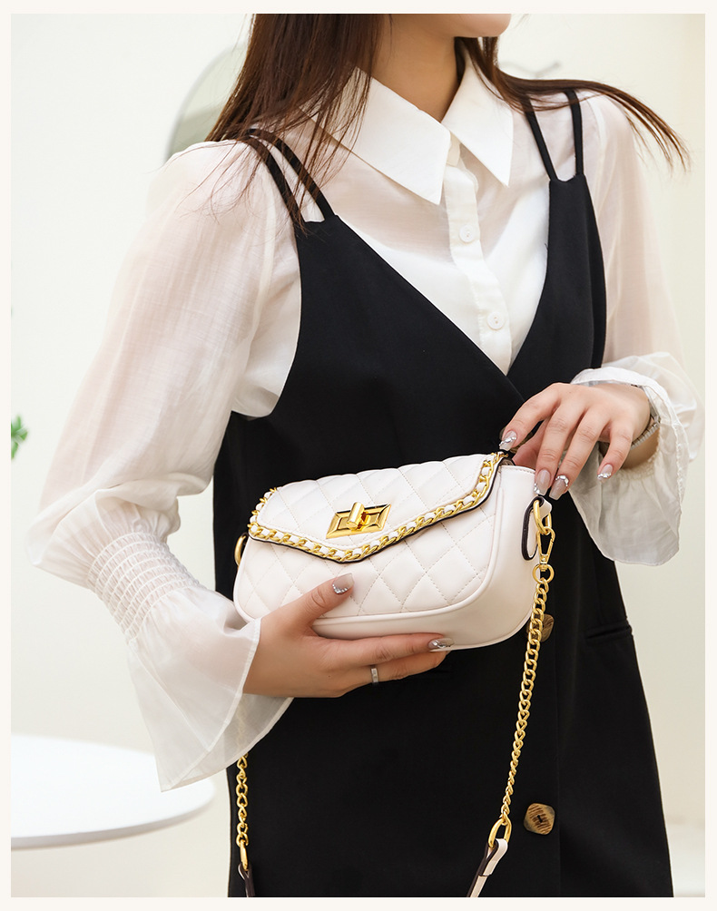 Women's Small Leather Solid Color Fashion Chain Square Zipper Crossbody Bag display picture 6