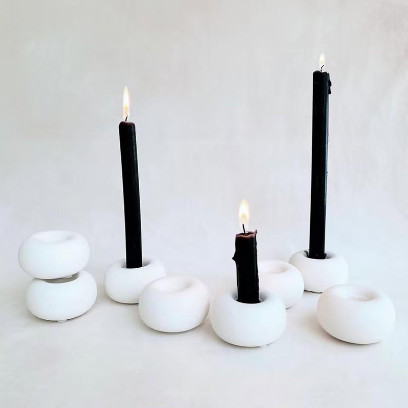 Decoración de cerámica blanca creativa pequeña decoración moderna minimalista Ins decoración de escritorio suave de vela circular