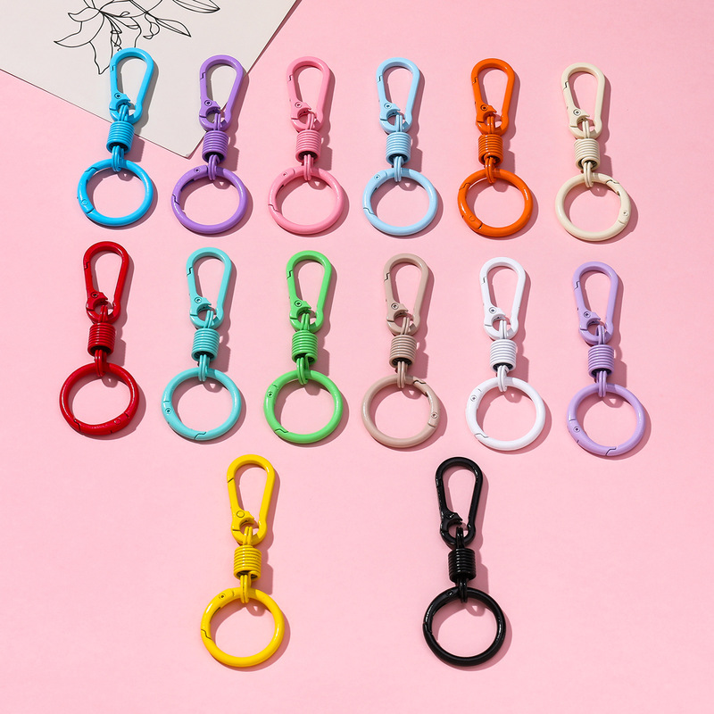 Candy-Colored 8.5cm Long Painted Keychain with Spring Clip for DIY Car Keychain, Luggage, and Baby Hanging Accessory