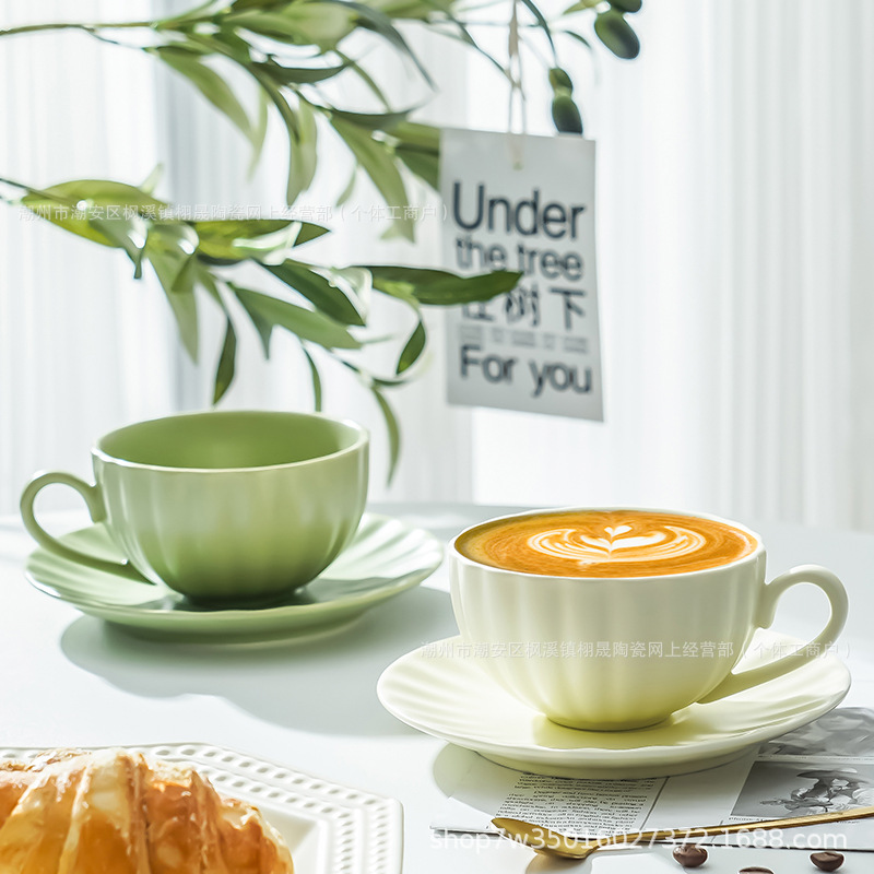 Taza de café de cerámica de alto valor facial y plato, set de taza de té de la tarde, taza de té de flores, taza de café especial para lattes, platos