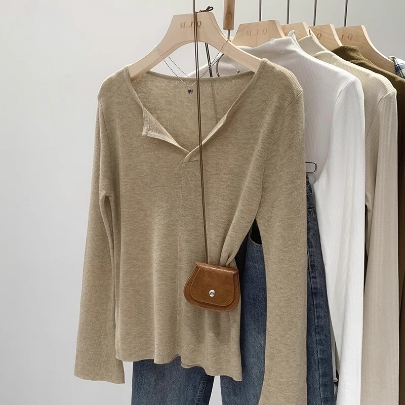 Solid Color V-Neck Knitted Bottoming Shirt for Women Autum 2025 New Korean Style Loose and Versatile Threaded Inner Long-Sleeved Top