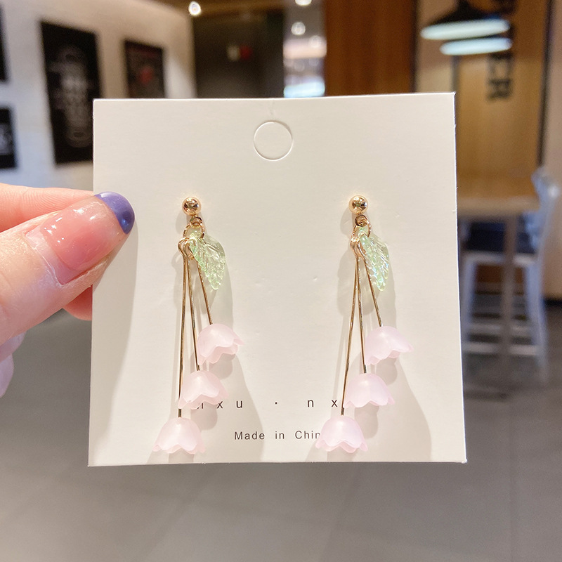 Luz de lujo de alto nivel nicho de diseño femenino sensación de aretes de bordilla temperamento perla asimetría joyería perla al por mayor