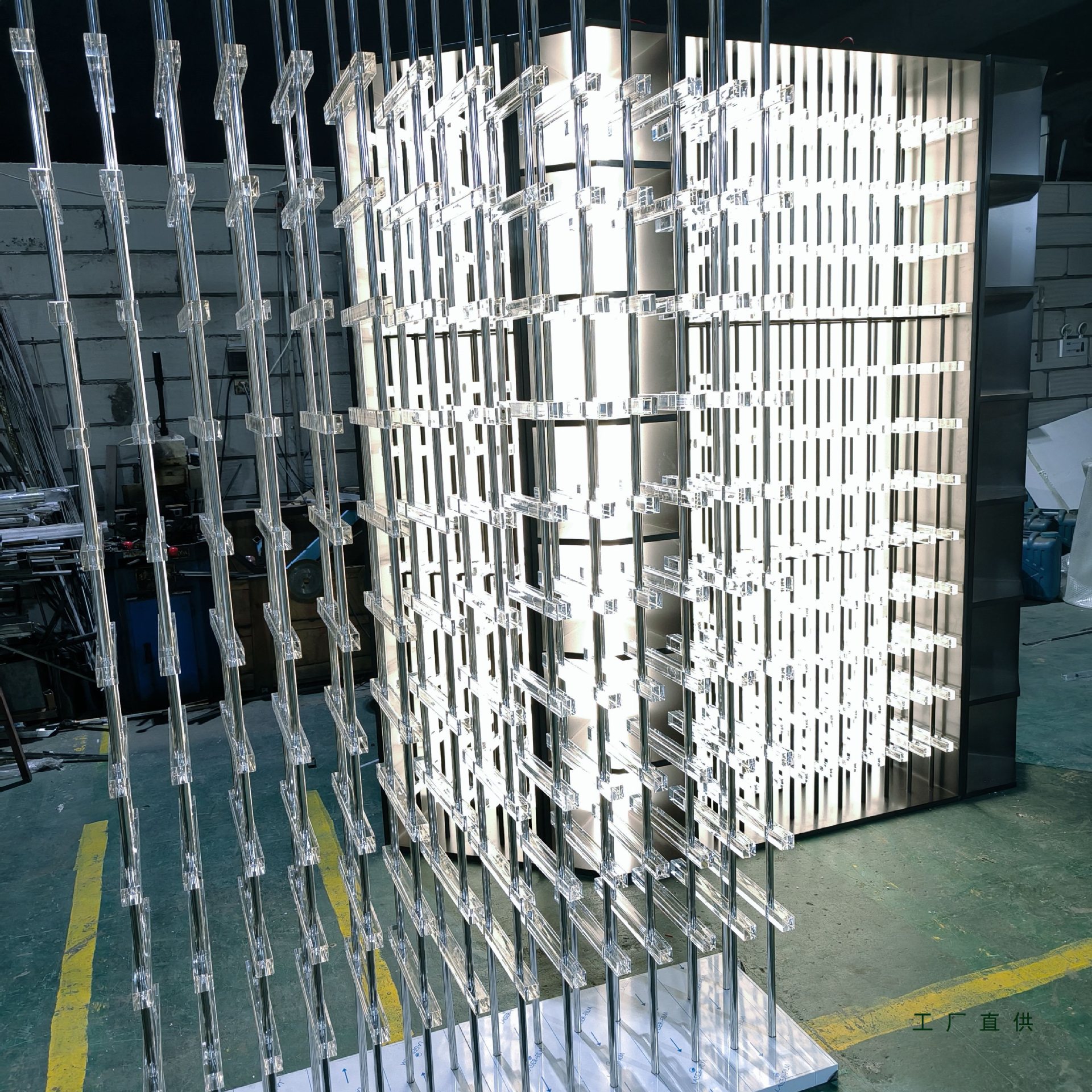 不锈钢亚克力酒架定 制别墅酒窖发光亚克力酒架定 制会所酒架定