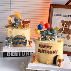 猫とネズミのq版の手は公の子の誕生日のケーキの装飾の置物の漫画のブラインドの箱の誕生日の贈り物の車の置物を作ります。