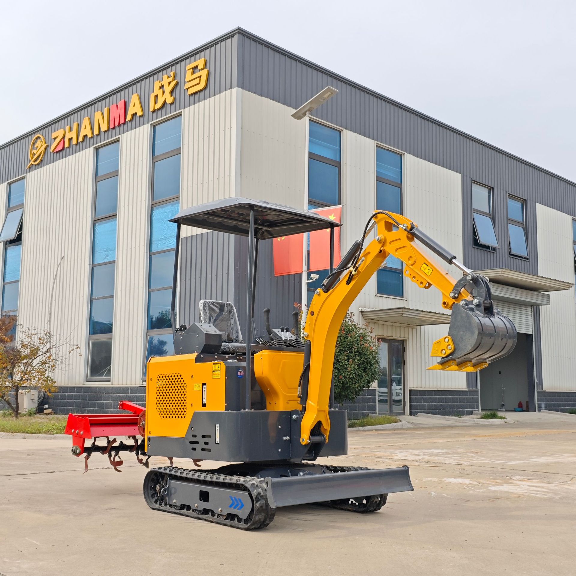 Máquina integrada de excavación y excavación antes y después de la excavación de la zanja para la explotación agrícola de desertivo y suelo suelto de orugas y arado rotativo de agua y sequía