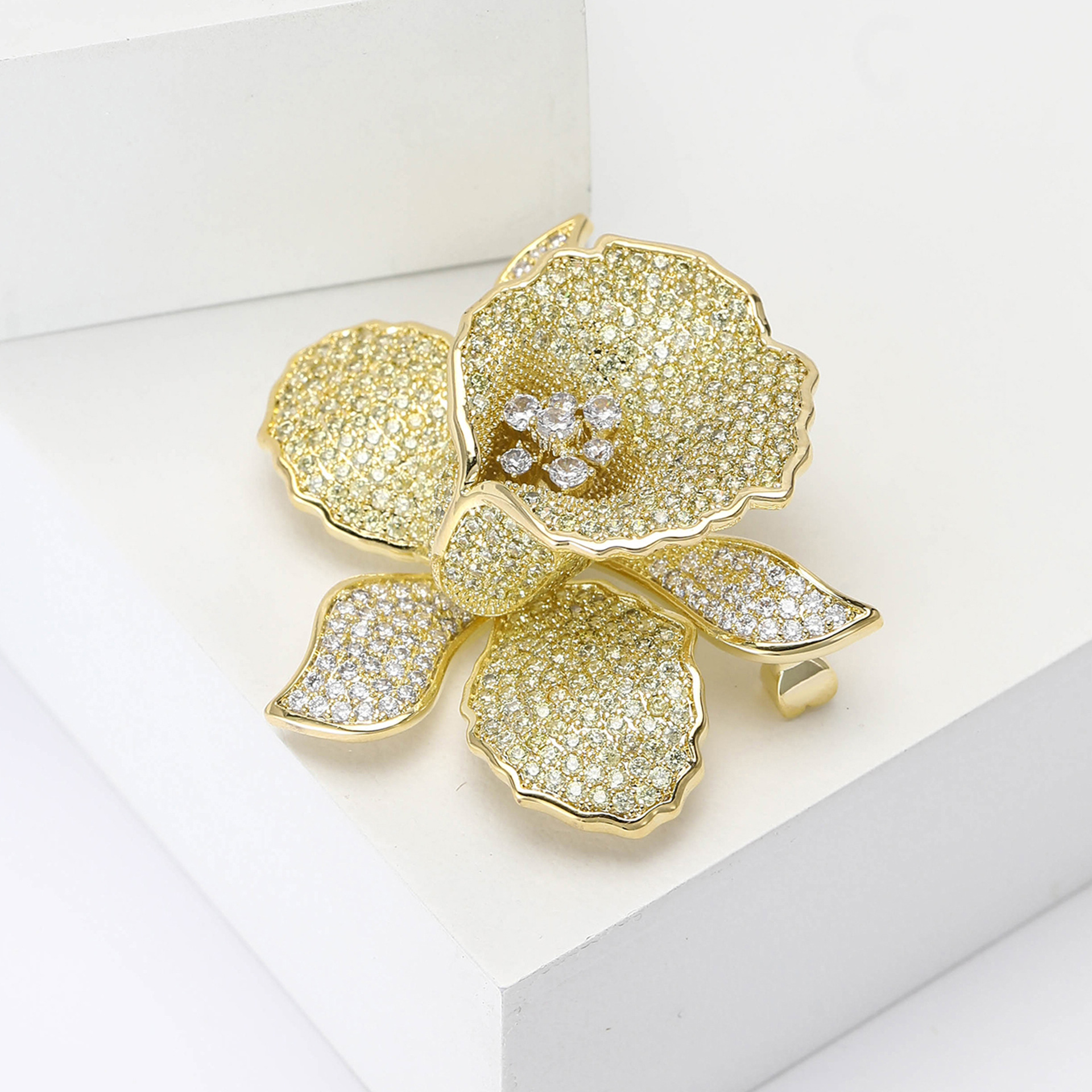 Elegant Luxurious Pin Flower Copper Inlay Zircon Women's Brooches display picture 6