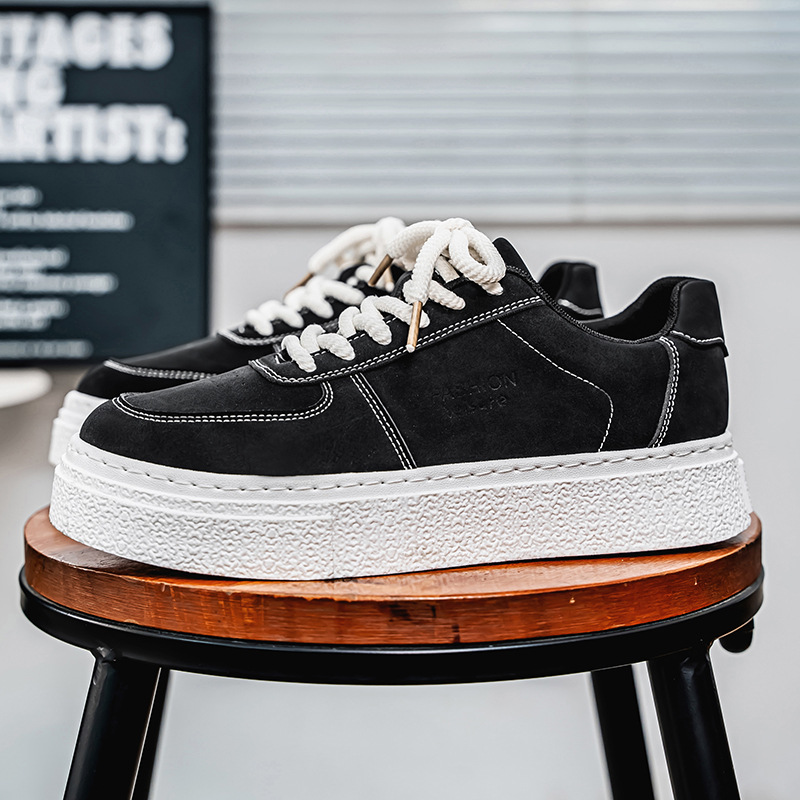 Zapatos de hombre de gran tamaño, zapatillas transpirables de cuero No. 46, nueva tendencia de verano 2025, zapatos de cuero deportivos casuales antideslizantes de suela gruesa