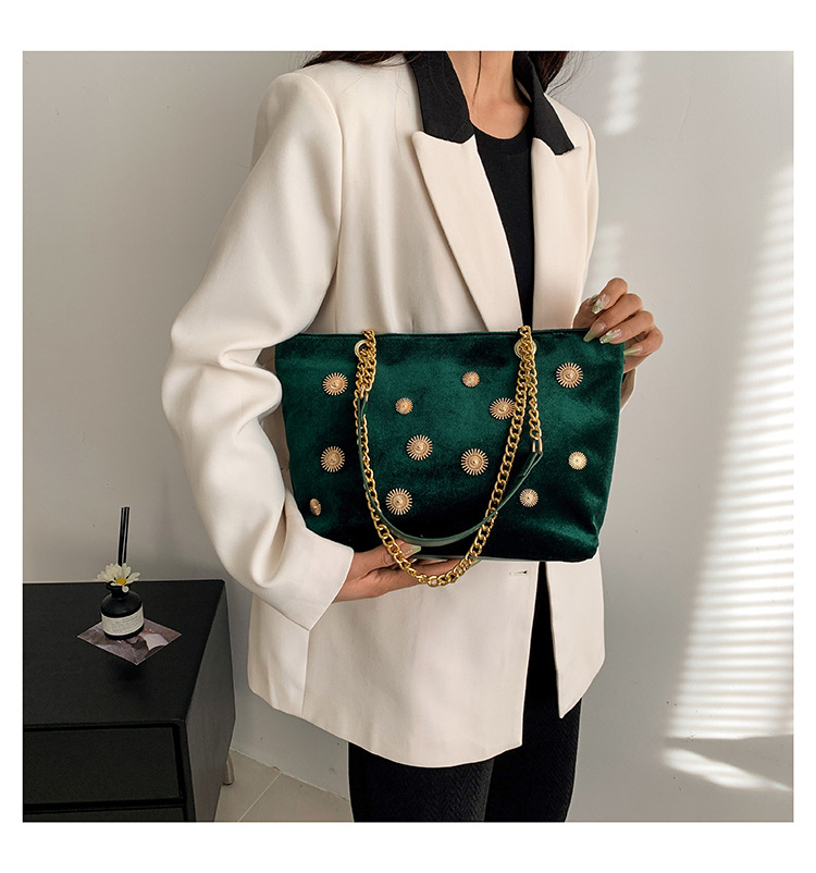 High-end and personalized hardware single-shoulder bag for women, new autumn 2024 collection, velvet chain handbag, stylish tote bag undefined