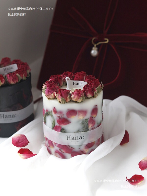 Freud's Wedding Valentine's Day Gift Ornaments, Engagement Rose Scented Candle Gift Box, a Pair of Souvenirs