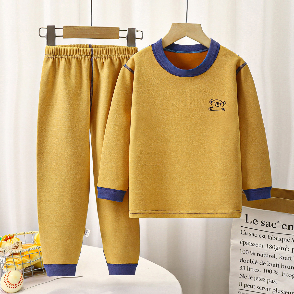 Niños sin hueso de ternero de cuello alto nuevo abrigo de otoño conjunto de pantalones de oro para hombres y mujeres estriado conjunto de ropa interior cálida