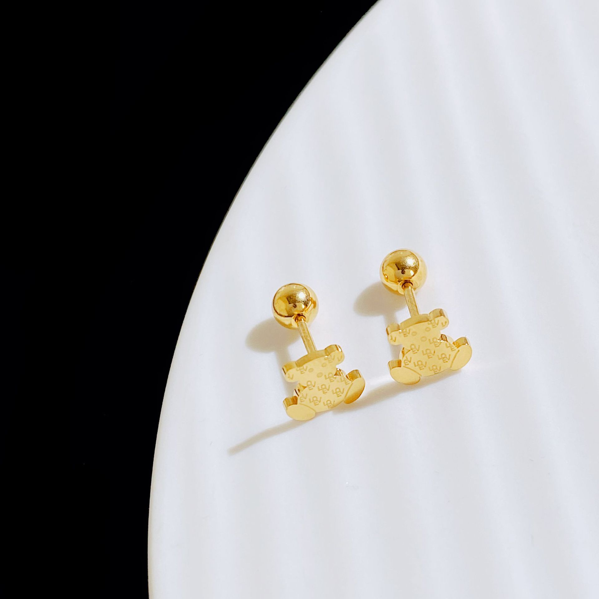 Simple Style Heart Shape Titanium Steel Plating Ear Studs 1 Pair