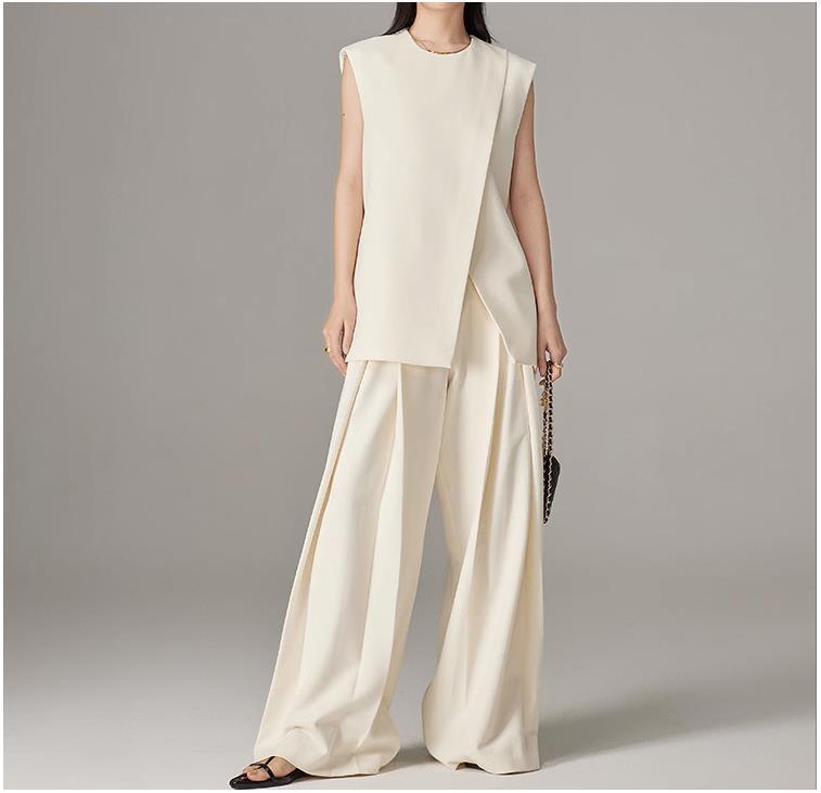 GraceChic Cross-Border Anzugweste aus robustem Twist-Gewebe mit dreidimensionalem Schnitt, asymmetrischer Silhouette und drapierter Doppelfalte für eine schlankmachende Silhouette_voghion.com