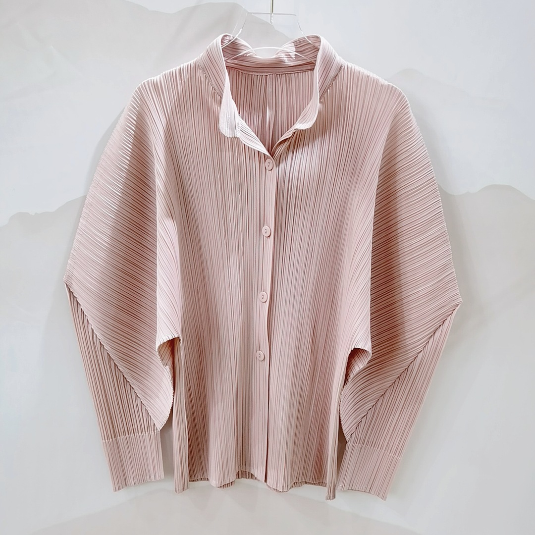 Oferta directa de fábrica 22 otoño y primavera ins estilo de alta gama plisado retro moda collar de pie personalidad adelgazante camisa de alta calidad