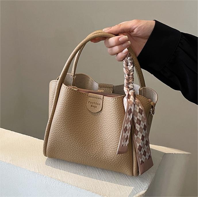 Bolso de Mano para Mujer, Estilo 2025, de Alta Gama, Simple, Moderno, Bolso de Hombro Coreano, Versátil y Popular, Tipo Cubo