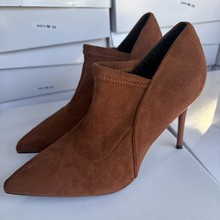 跨境大码高跟鞋2025秋冬新款细跟尖头简约百搭黑色低筒复古短靴女