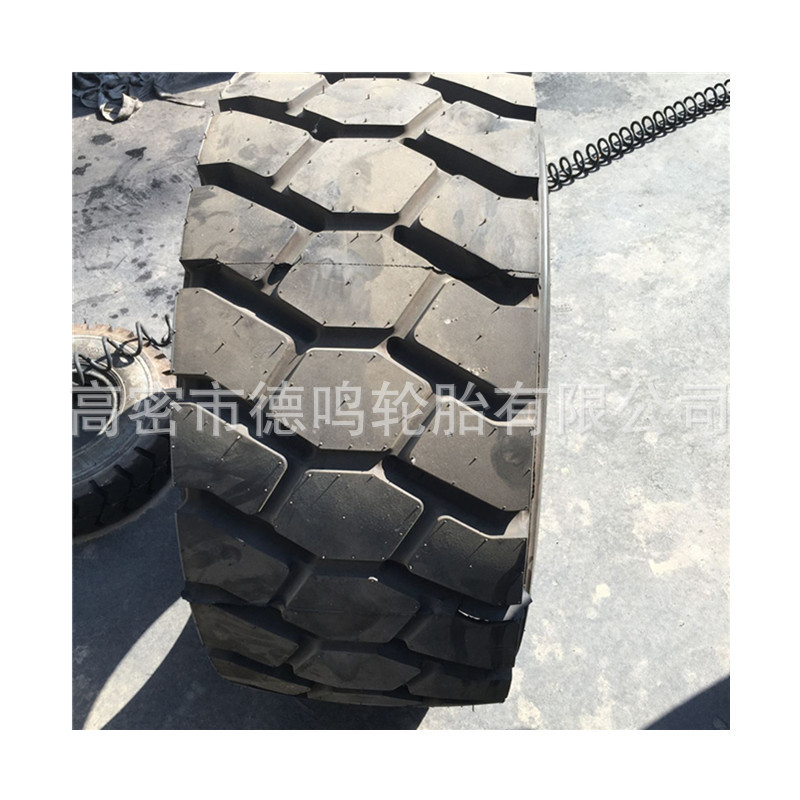 Suministro de 900 toneladas de neumáticos Beam camión neumático 355/65R15