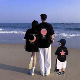 不一样的2026超火亲子装一家三四口夏季短袖t恤衫多巴胺童装爬服